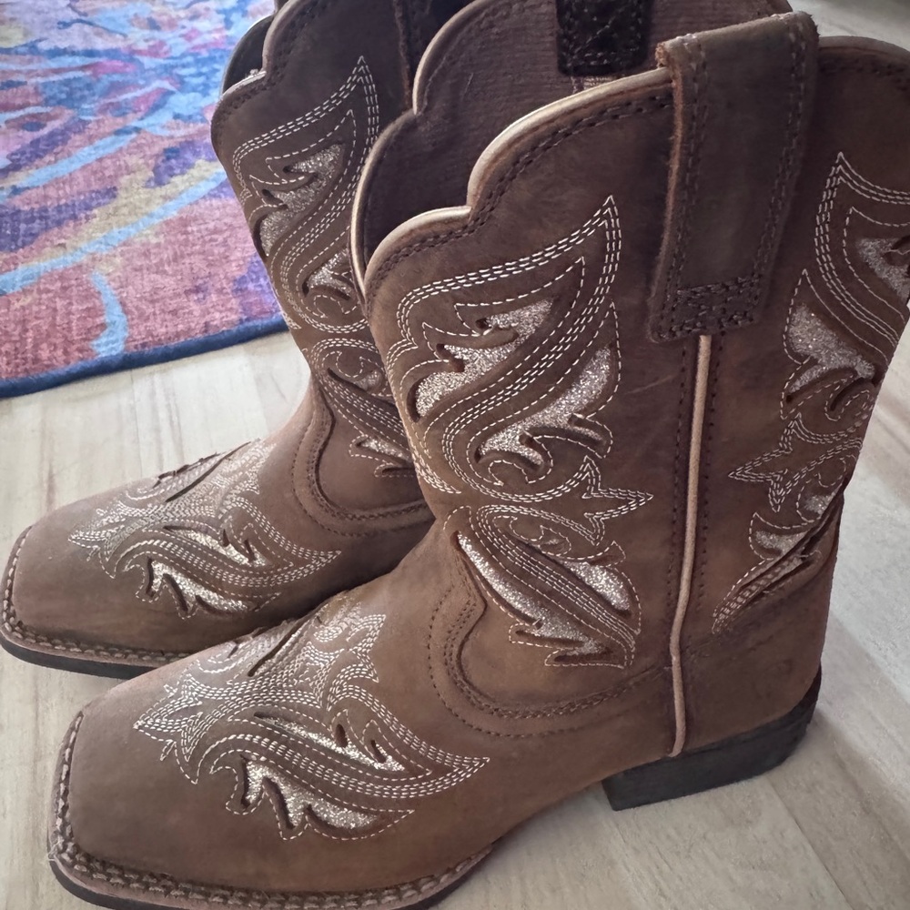Girls Ariat Round Up Bliss - Western Riding Boots in Sassy Brown size 2.5 Youth